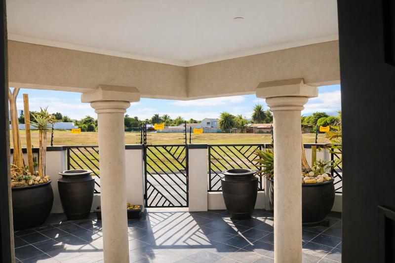 4 Bedroom Property for Sale in Flamingo Vlei Western Cape